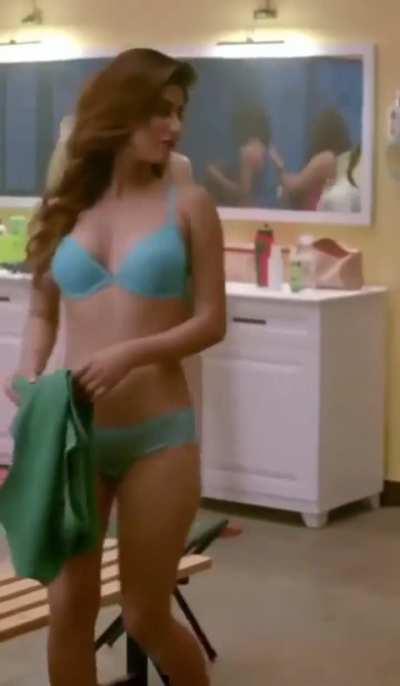 Bollywood ki randi karishma sharma ki saari bikini aur nangi photo collection link in description for complete collection