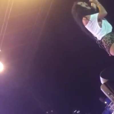 Found the (very blurry) video of this moment on stage