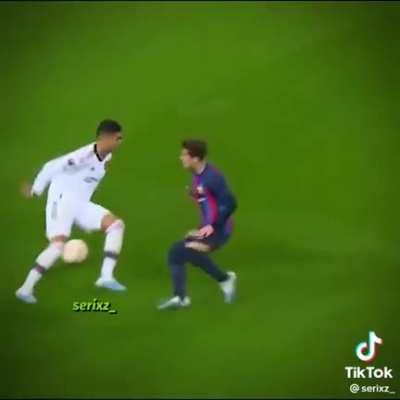 Casemiro toying with gavi his face sending me 🤣