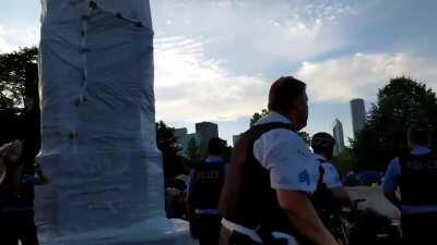 Chicago police guarding Columbus statue clash with protesters
