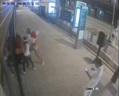 Mugging at Madison & Wabash -- April 16, 2023