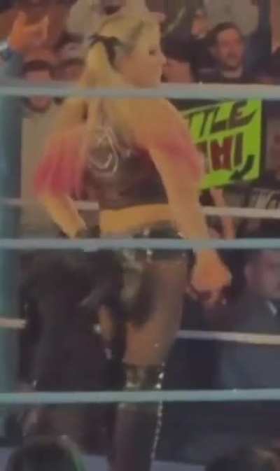 Alexa Bliss entrance