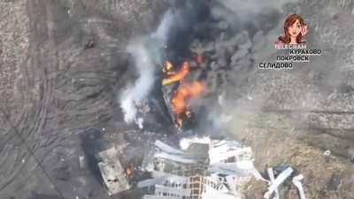 Ukrainian forces destroying a Russian tank and multiple BMP’s near Marinka, Donetsk oblast.