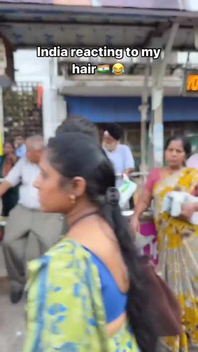 He just looks like a 🤡