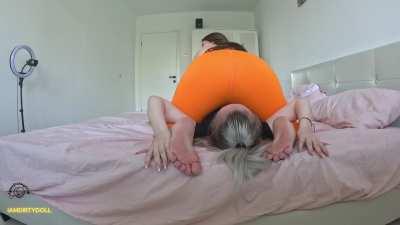 Rancid Farts Full Weight Seated On My Pawg Bestie In Leggings