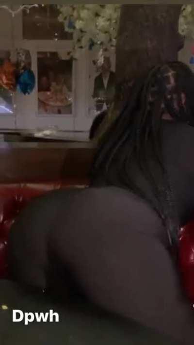 Quoia mom twerking 🍑😍