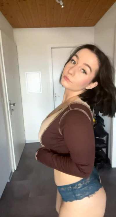 I’m a bit insecure about my stomach.. be nice 🥺