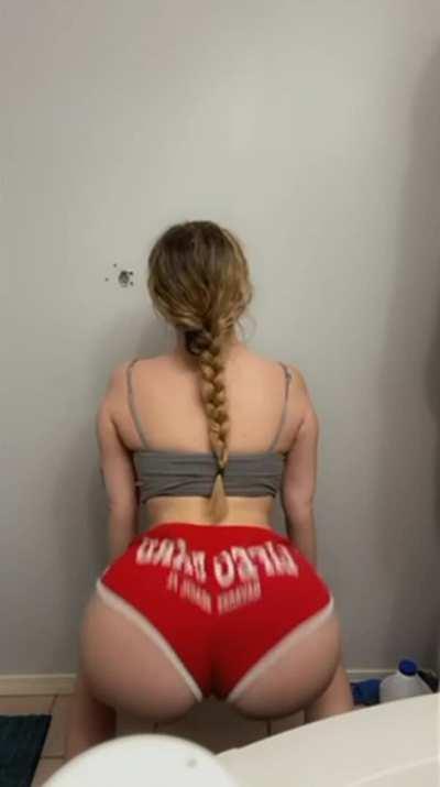 Only red flag about me is that I’m too good to be true 🚩