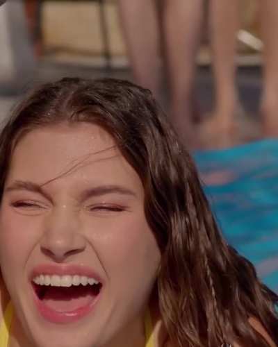 Sybil A Enjoys Warm Weather With Friends☀️💕