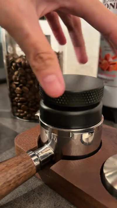 Coffee Splatter. What did I do wrong? Help [De Longhi Dedica Arte 885]