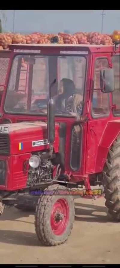 Tata mita tractorista