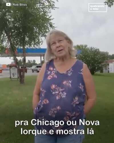 Na cidade de Harrison, Arkansas, uma das mais racistas dos Estados Unidos, um homem resolveu protestar com um cartaz do movimento 