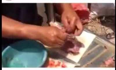 Hoy se come pescado vivo 😳👌