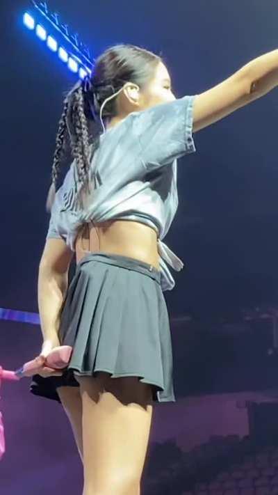 i can imagine and feel how soft and squishy those cheeks are jennie