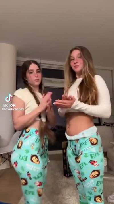 Left or right ? 🤤🔥🍑