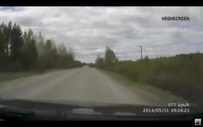 Russia: Fatal head on collision with a red car 