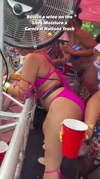 Johannah doing her (@jyohannahventi)