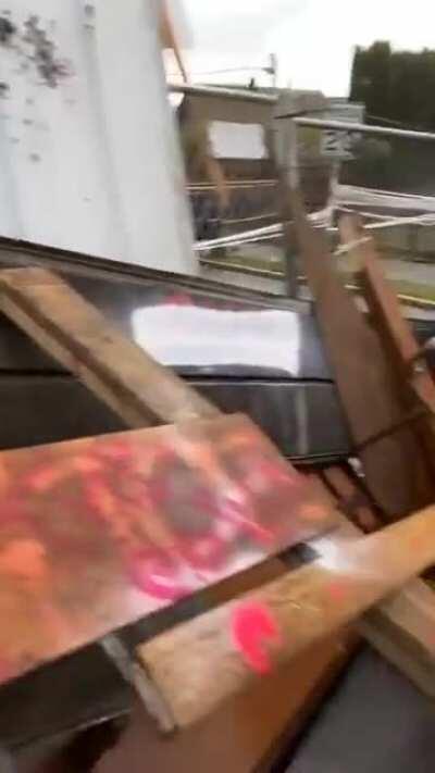 Portland Red House (#17): Leftist BLM protestor gives rare daytime tour of the RHAZ, pointing out numerous fortifications and booby-traps