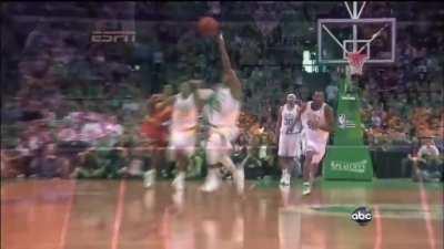 [Highlight] Rondo avoids LeBron's chasedown block with a beautiful pass