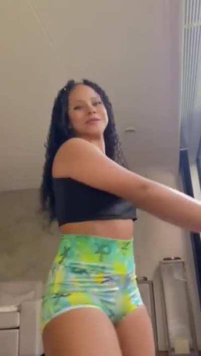 Emily B (@xemily.smilesx)