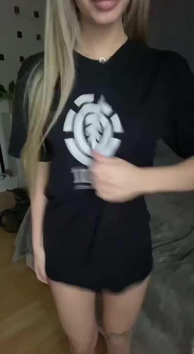 Just a busty petite F19 dancing naked for you boys