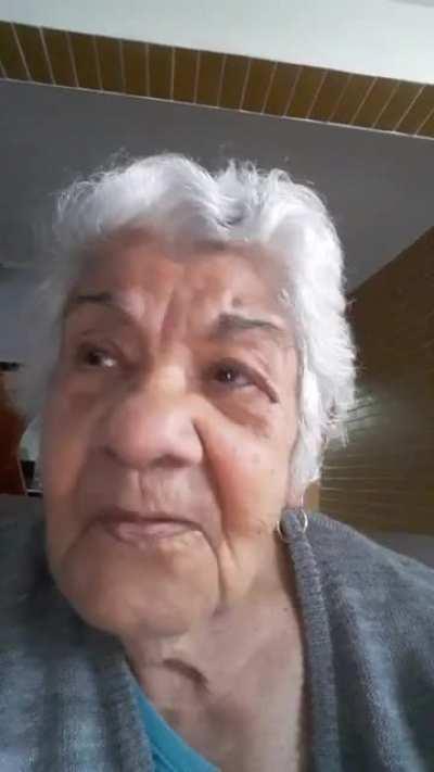 Minha vó de 92 anos me mandou feliz niver <3