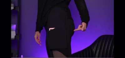 Jenna showing her ass