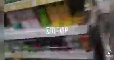 В Тольятти покупатели без qr кода берут товар, оставляют деньги на кассе и убегают…