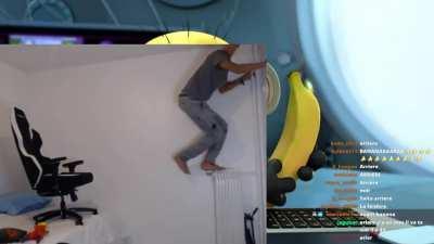 streamer almost breaks his neck