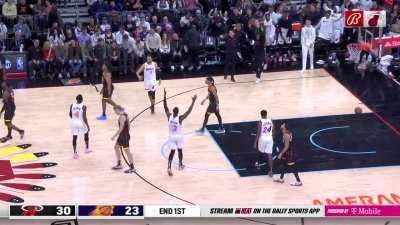 [Highlight] Oladipo hits the mid court buzzer beater!