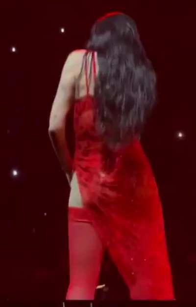 Damn just wait for dua to flaunt 🥵