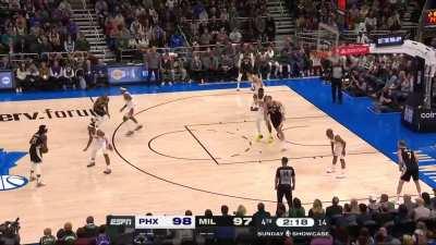 [Highlight] Jrue Holiday makes Josh Okogie touch ground and drills the three