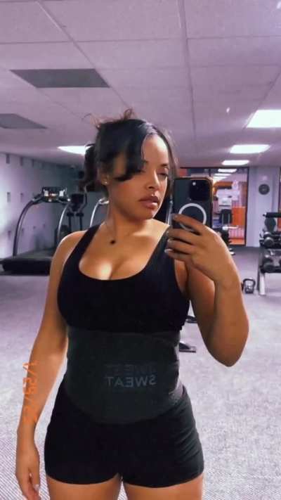 She so sexy. I’d love to work that body out. Give her a hard and rough workout.