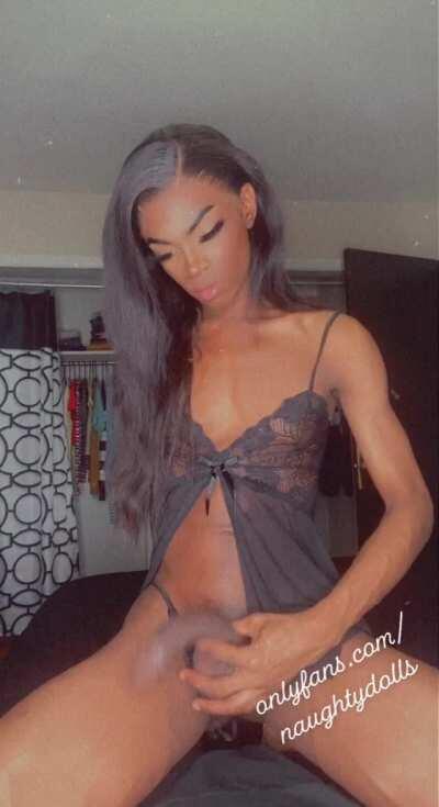 come play with me & my shestick I’m bored