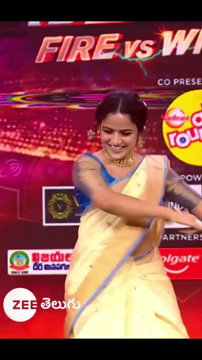 Vaishnavi Chaitanya hot navel slip