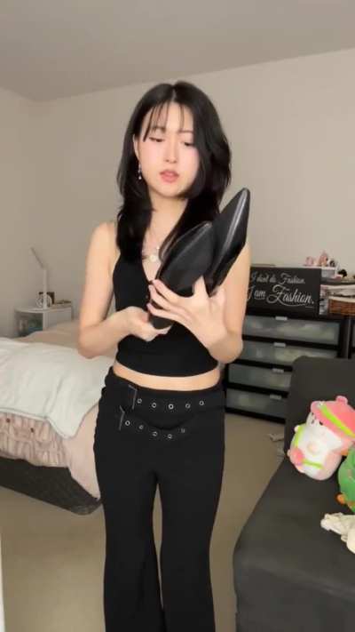 Omg vkimm's Outfit That She's Wearing In This Video Of Hers Looks Amazing On Her 🤗