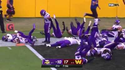 [Highlight] Vikings play bowling.