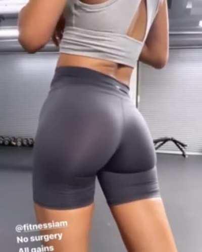 🍑👀