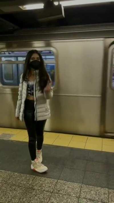 What do you think about her? She's a latina girl and she's 23 from equador 🖤🇪🇨