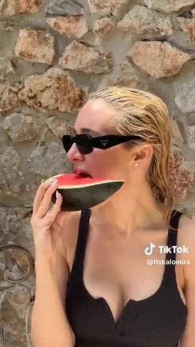 Καλομοίρα 🤤💦💦