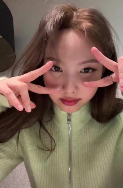 220204 - Stunning Nayeon
