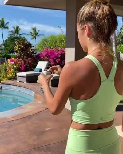 Madi Teeuws working out