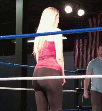 Noelle Foley juicy booty [1 MIC]