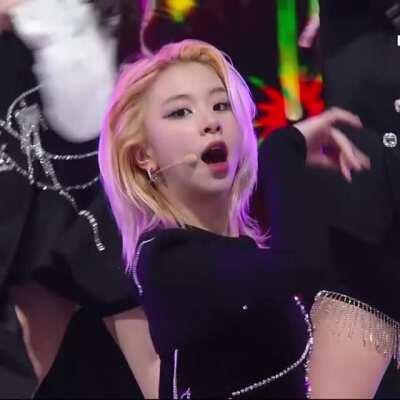 210131 - Chaeyoung looks incredible