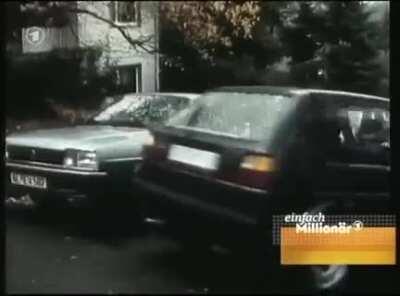 😂😂😂 Sage ich doch immer wieder, bloß den Frauen den Führerschein wegnehmen! 😂😂 🛣 Lieber zurück in die Küche, mit dem Kochen kennen sie sich wenigstens aus 🍽️😂😂😂😂😂😂😂