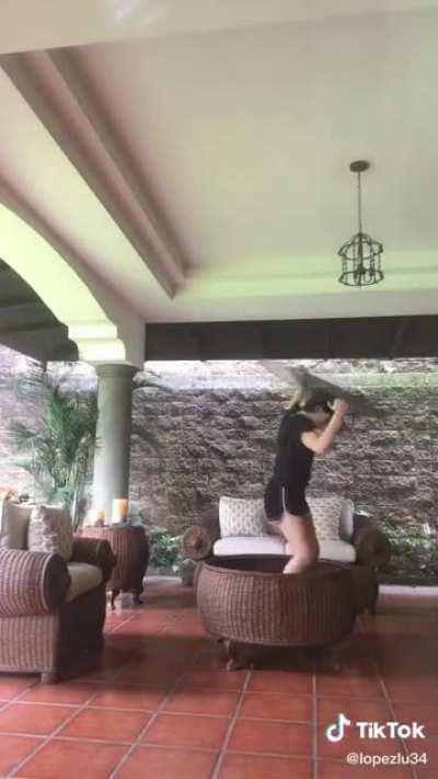 Тикток головного мозга. Ходят слухи, что она все еще там.