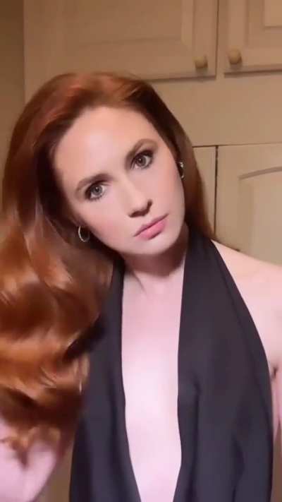 Karen Giliian in a beautiful black dress!