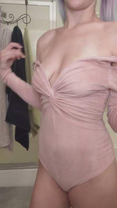 they might be smallish but they bounce right out of my top anyway 😆 [OC]