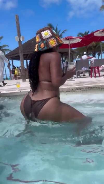 Round & Brown 😮‍💨🍑🔥