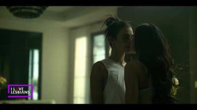 Laysla De Oliveira & Stephanie Nur - 